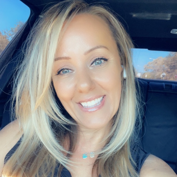 Meet your Posher, Lisa - Picture 1 of 1